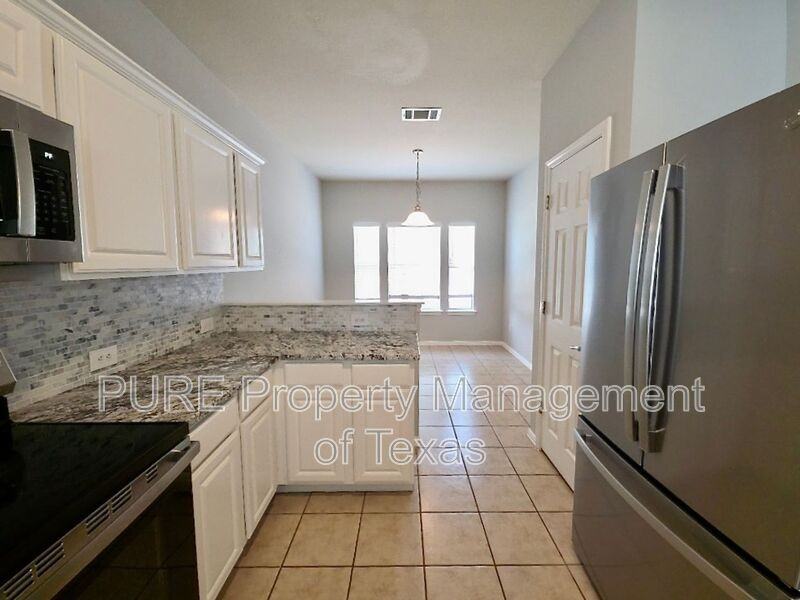 211 Almquist St - Photo 7 of 23