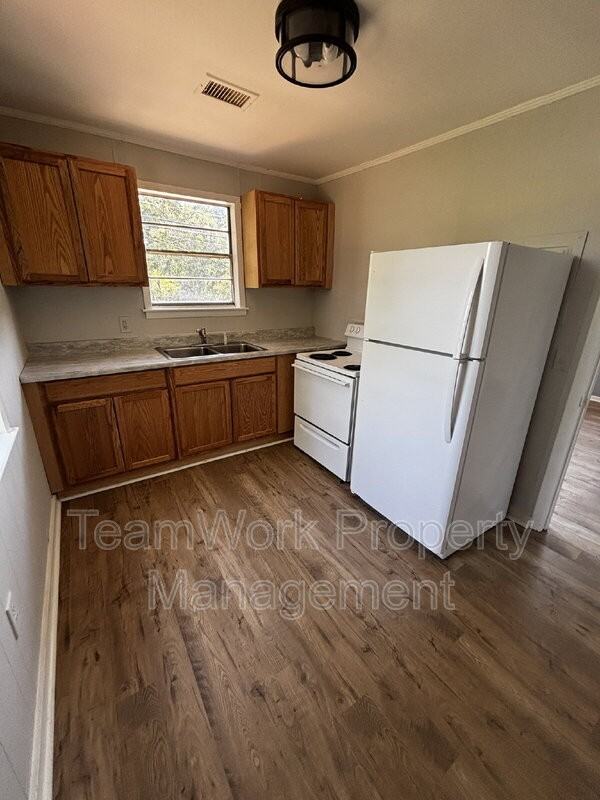 2321 Kent Ave - Photo 6 of 7
