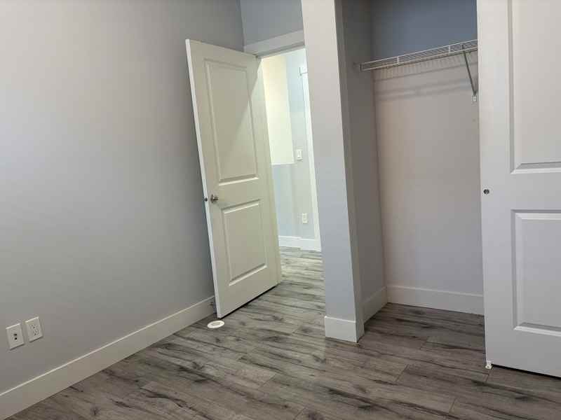 1025 Stockwell Ave #3 - Photo 3 of 22