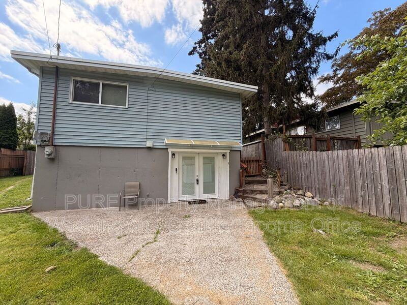 6217 S Huson St #B - Photo 2 of 15