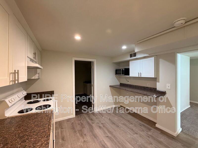 6217 S Huson St #B - Photo 3 of 15