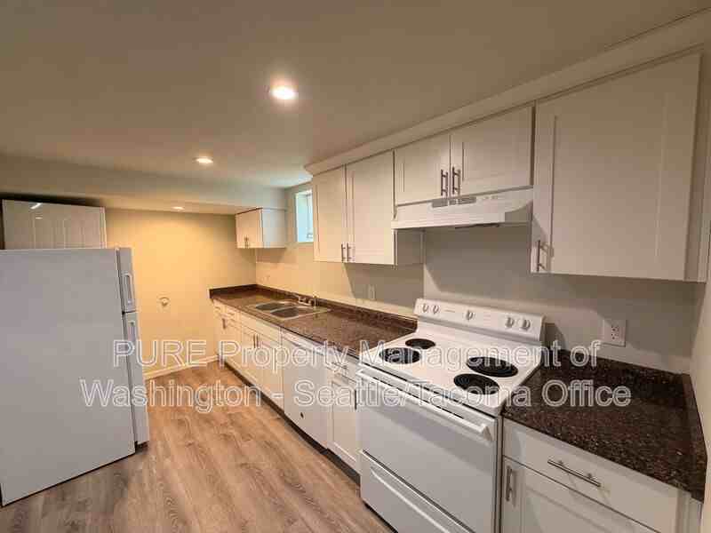 6217 S Huson St #B - Photo 5 of 15