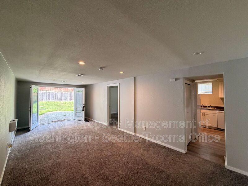 6217 S Huson St #B - Photo 6 of 15