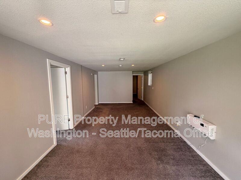 6217 S Huson St #B - Photo 7 of 15