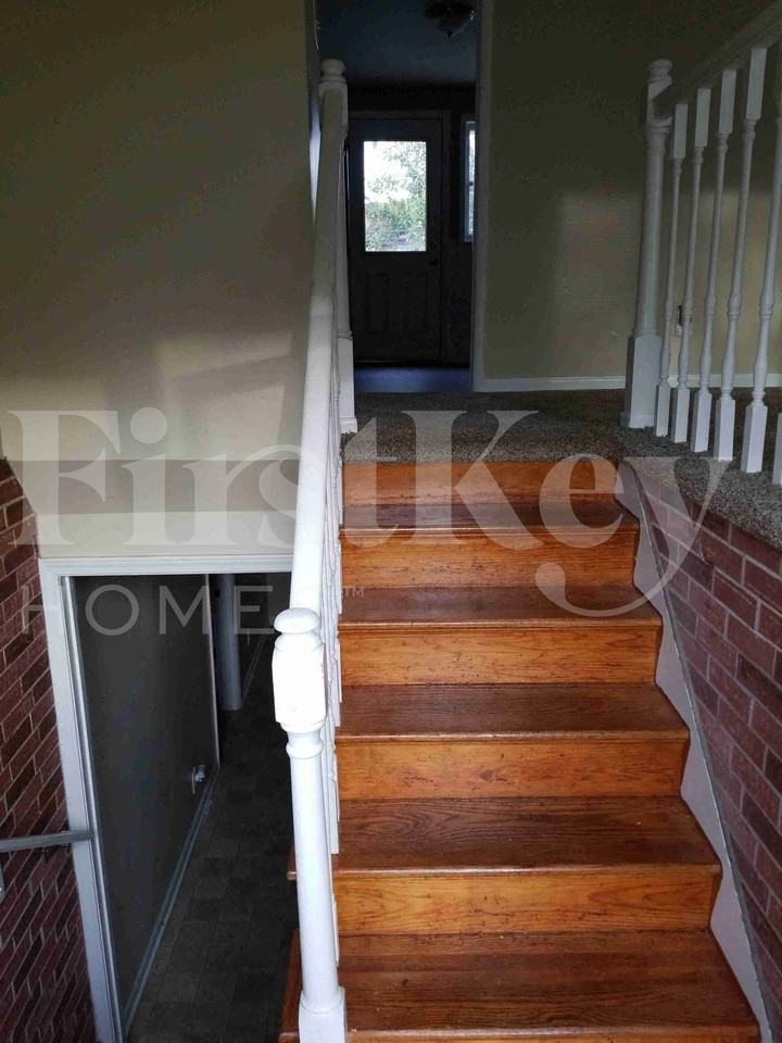 29 N Walnut Ln - Photo 2 of 21