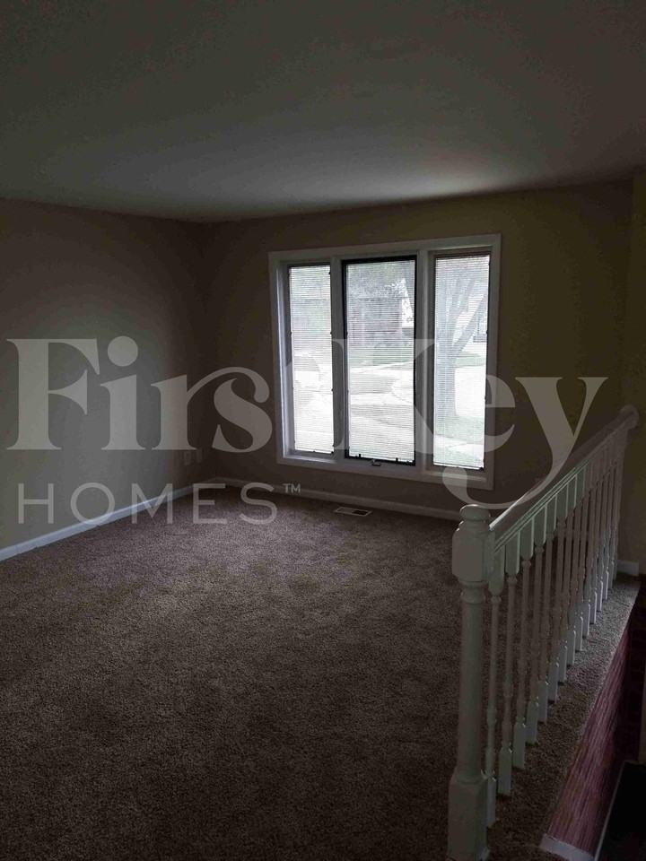 29 N Walnut Ln - Photo 3 of 21