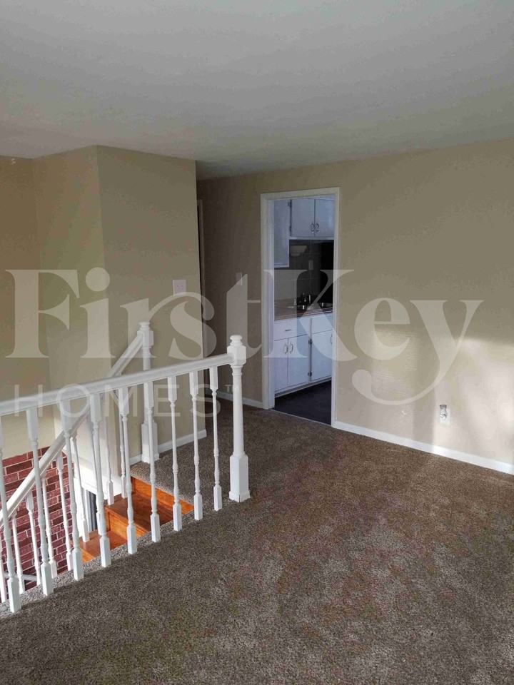 29 N Walnut Ln - Photo 4 of 21