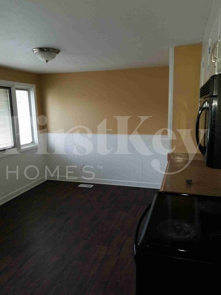 29 N Walnut Ln - Photo 6 of 21
