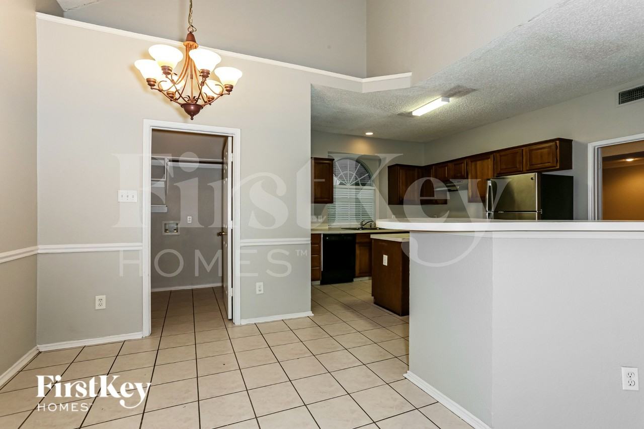 2329 Bent Brook Dr - Photo 5 of 19