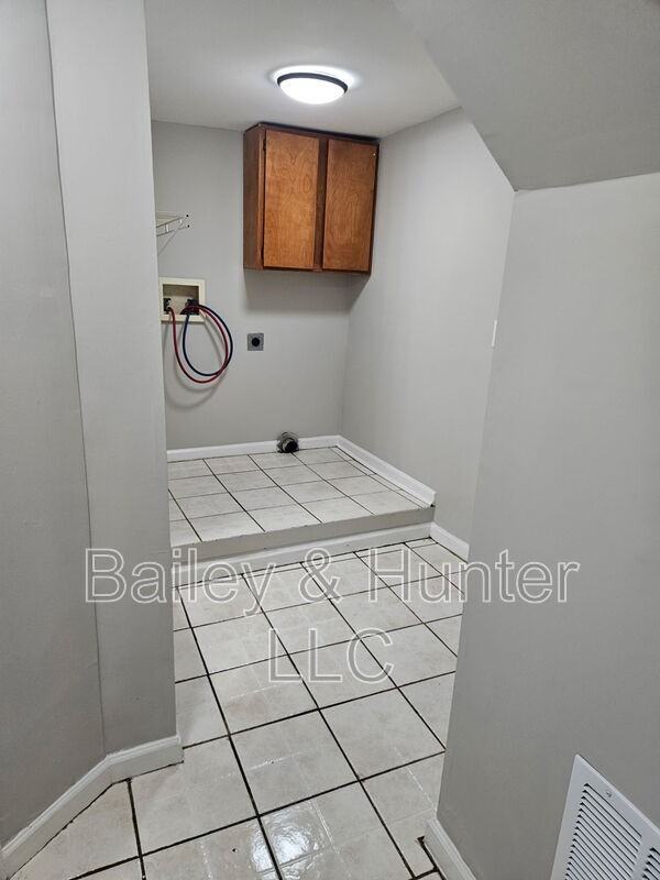 1017 Washington Heights Ter Nw #2 - Photo 5 of 8