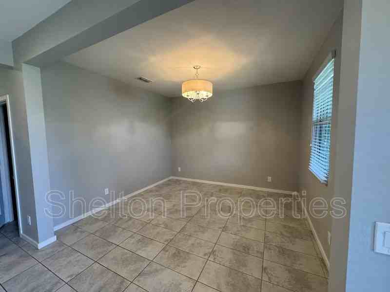 18787 W Yucatan Dr - Photo 3 of 27