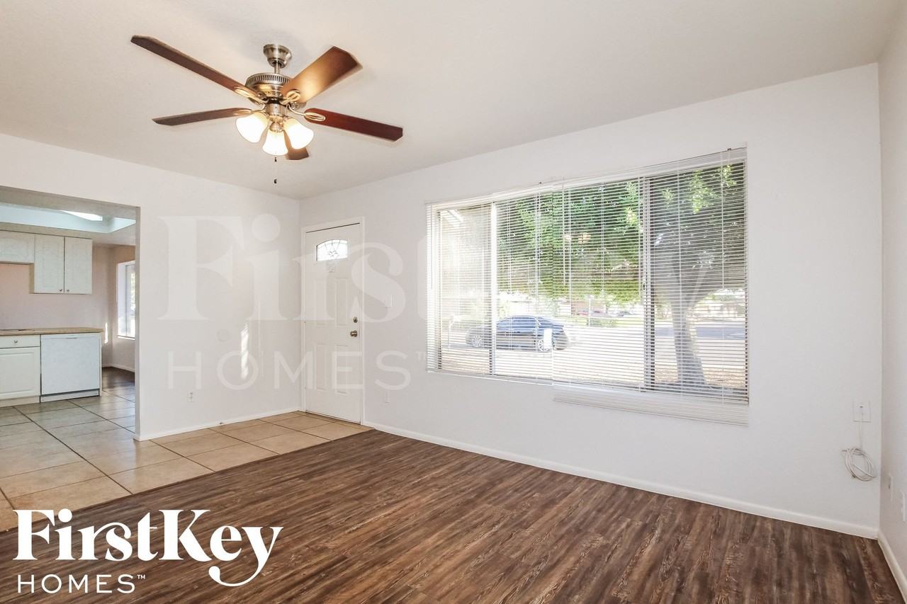 1708 W Behrend Dr - Photo 3 of 15