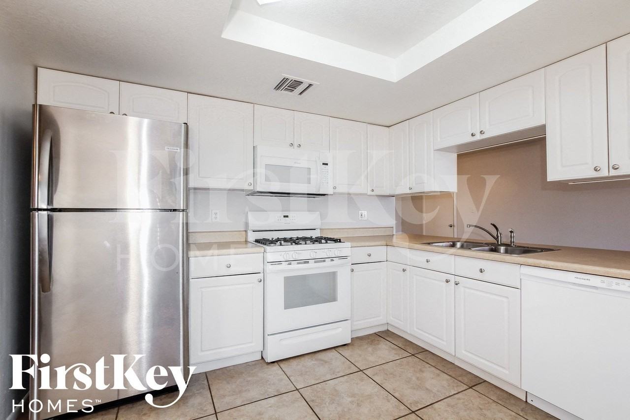 1708 W Behrend Dr - Photo 4 of 15