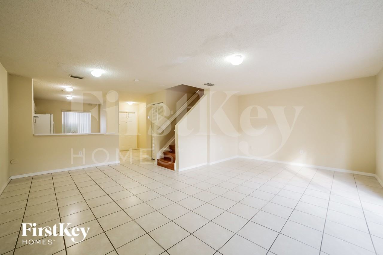 14048 Swstreet - Photo 4 of 17