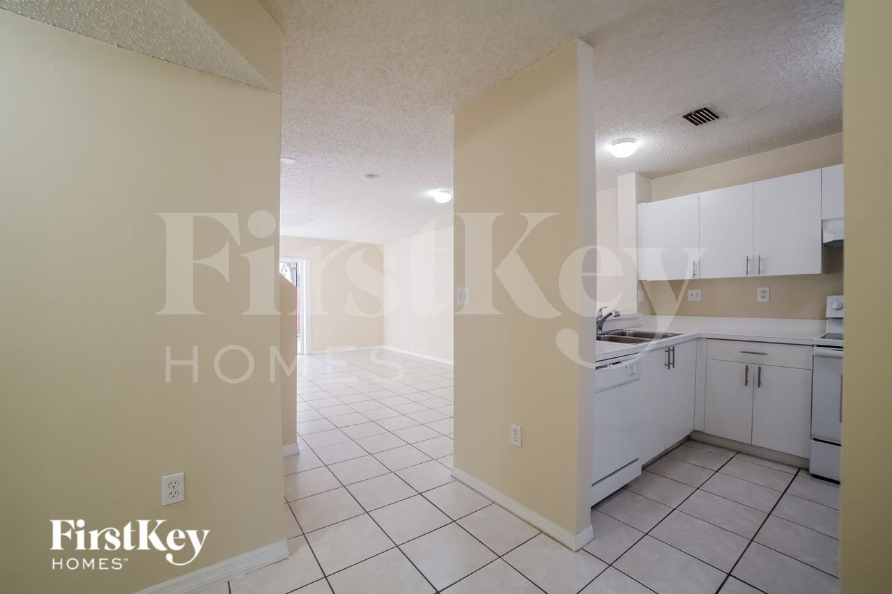 14048 Swstreet - Photo 5 of 17