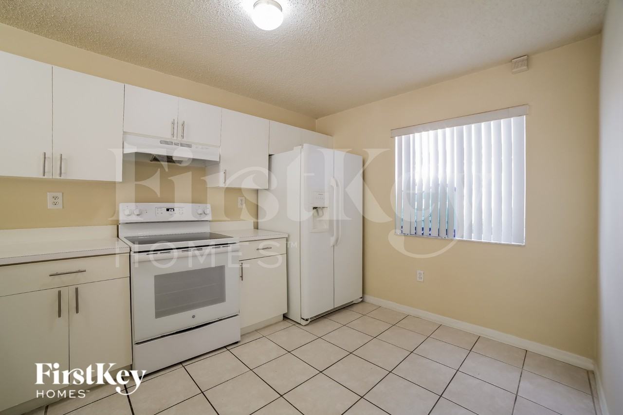 14048 Swstreet - Photo 6 of 17