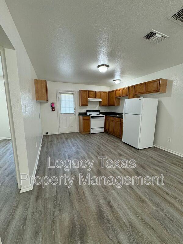 701 Miracle Ln #E - Photo 2 of 12