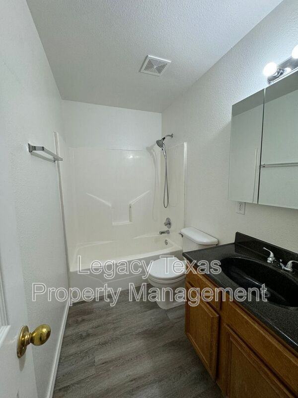 701 Miracle Ln #E - Photo 4 of 12