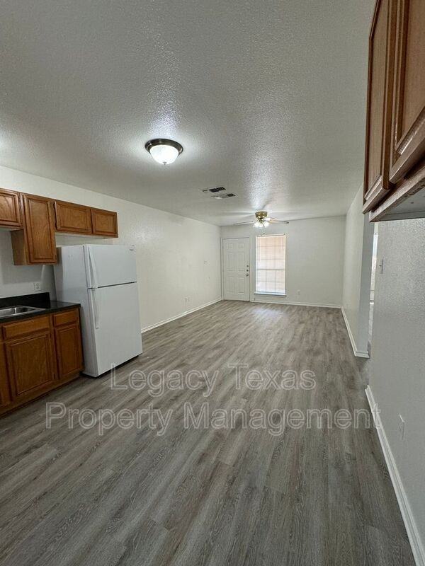 701 Miracle Ln #E - Photo 5 of 12