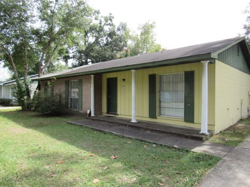 4006 Luan Dr - Photo 2 of 3