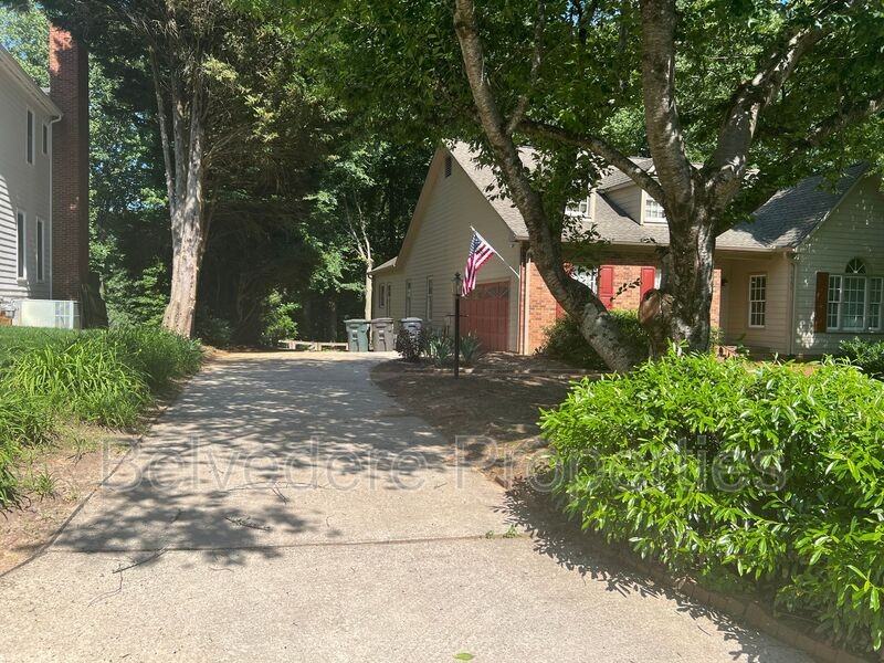 6409 Spyglass Dr - Photo 2 of 35