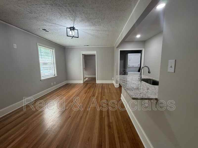 743 Shotwell St #1 - Photo 3 of 10