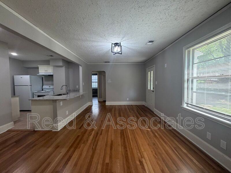 743 Shotwell St #1 - Photo 4 of 10