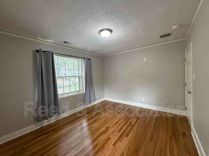 743 Shotwell St #1 - Photo 6 of 10