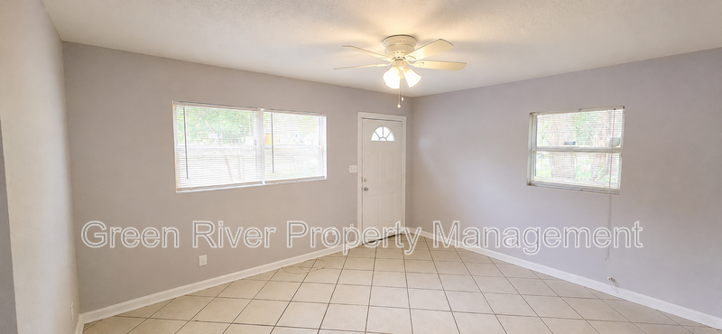 8910 Adams Ave - Photo 4 of 28