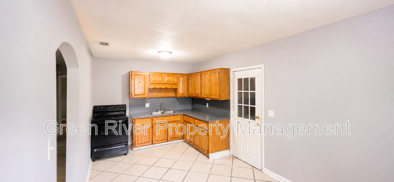 8910 Adams Ave - Photo 6 of 28