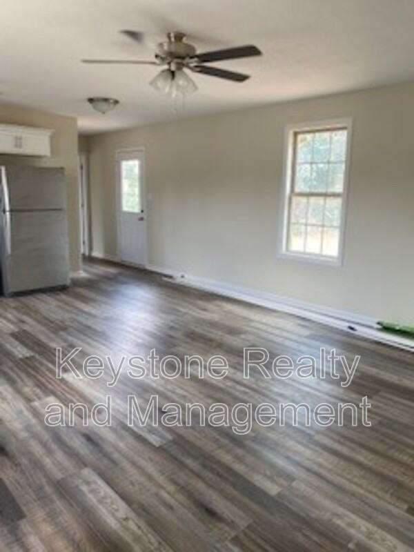313 Jennifer St - Photo 2 of 9