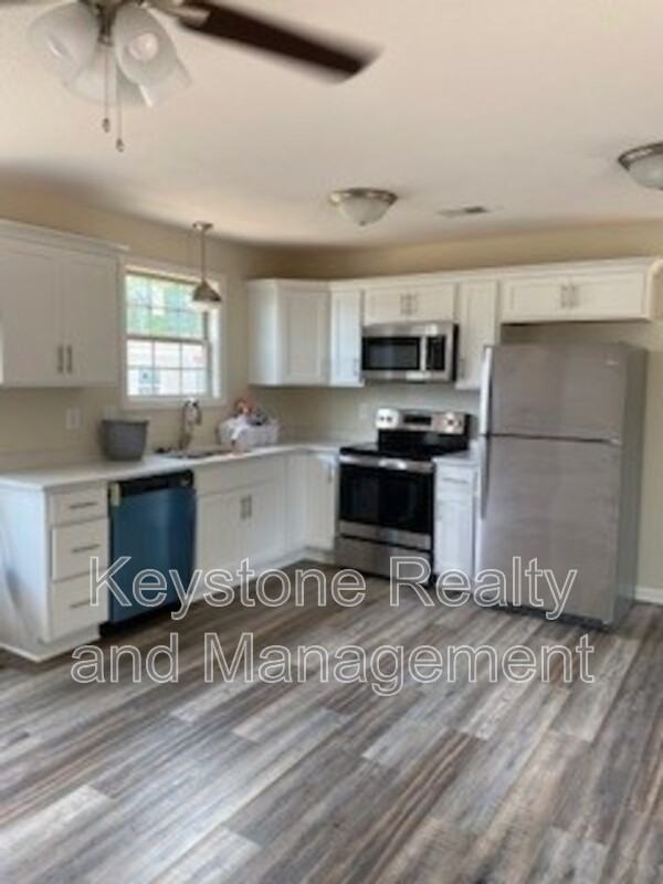 313 Jennifer St - Photo 3 of 9