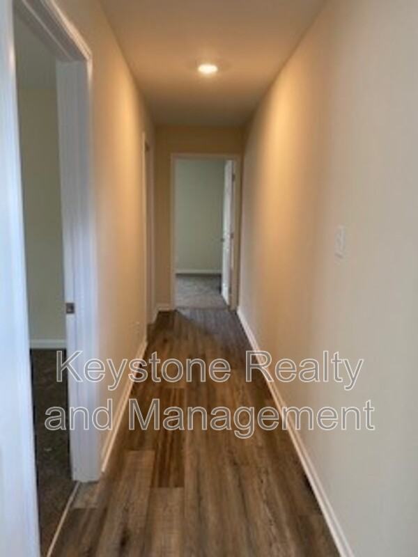 313 Jennifer St - Photo 6 of 9