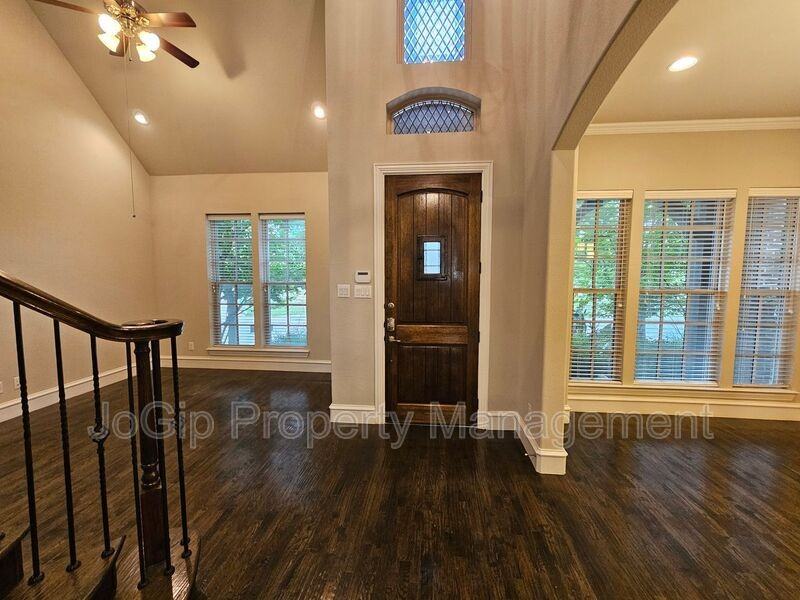 988 Shadyside Ln - Photo 3 of 49
