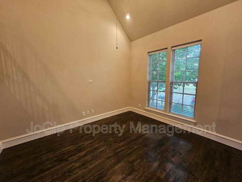 988 Shadyside Ln - Photo 5 of 49
