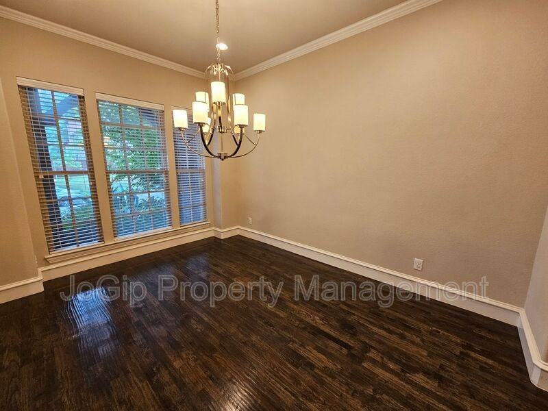 988 Shadyside Ln - Photo 7 of 49
