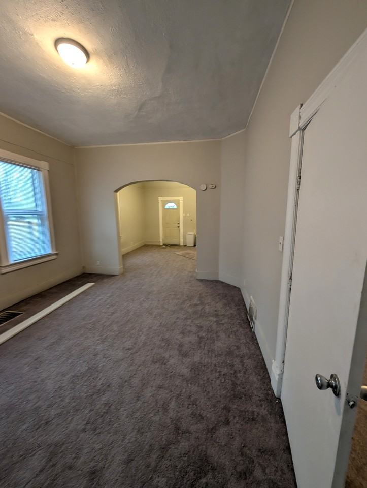 924 S Warren St #1 - Photo 5 of 15