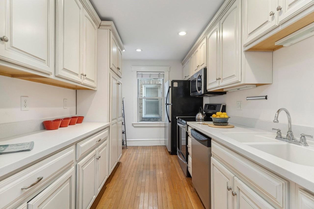 197 Pine St #406 - Photo 4 of 36