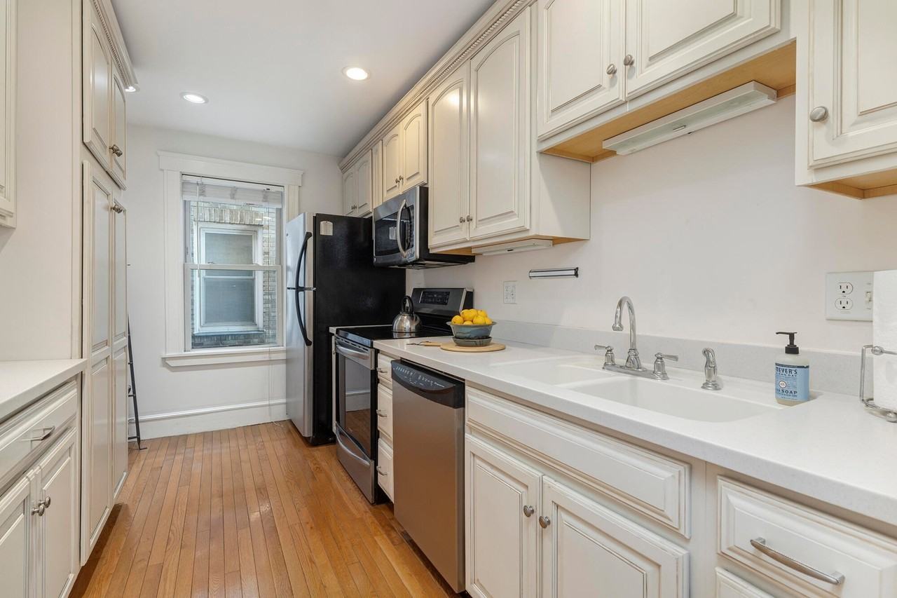 197 Pine St #406 - Photo 5 of 36