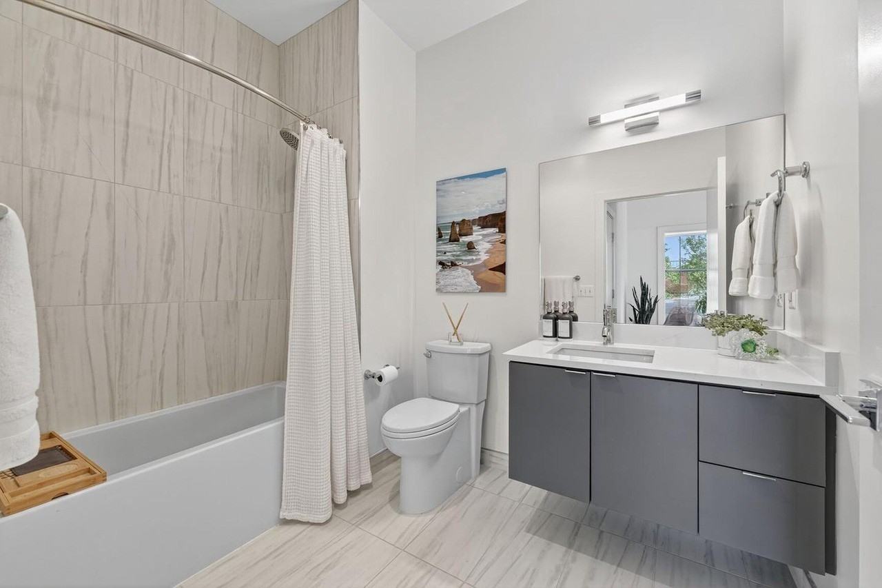 1312 King St #2110 - Photo 2 of 17
