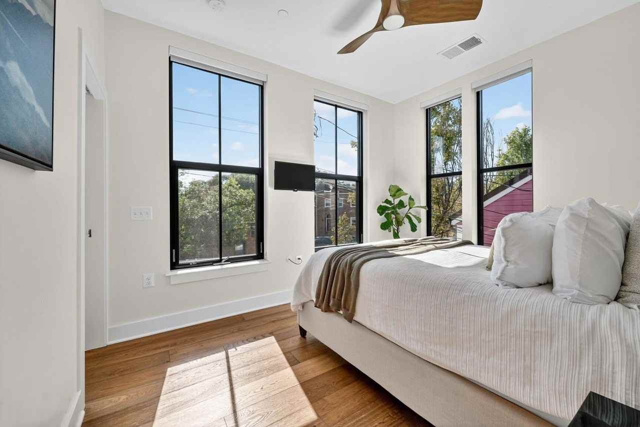 1312 King St #2110 - Photo 5 of 17