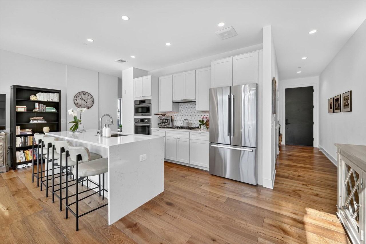1312 King St #2110 - Photo 7 of 16