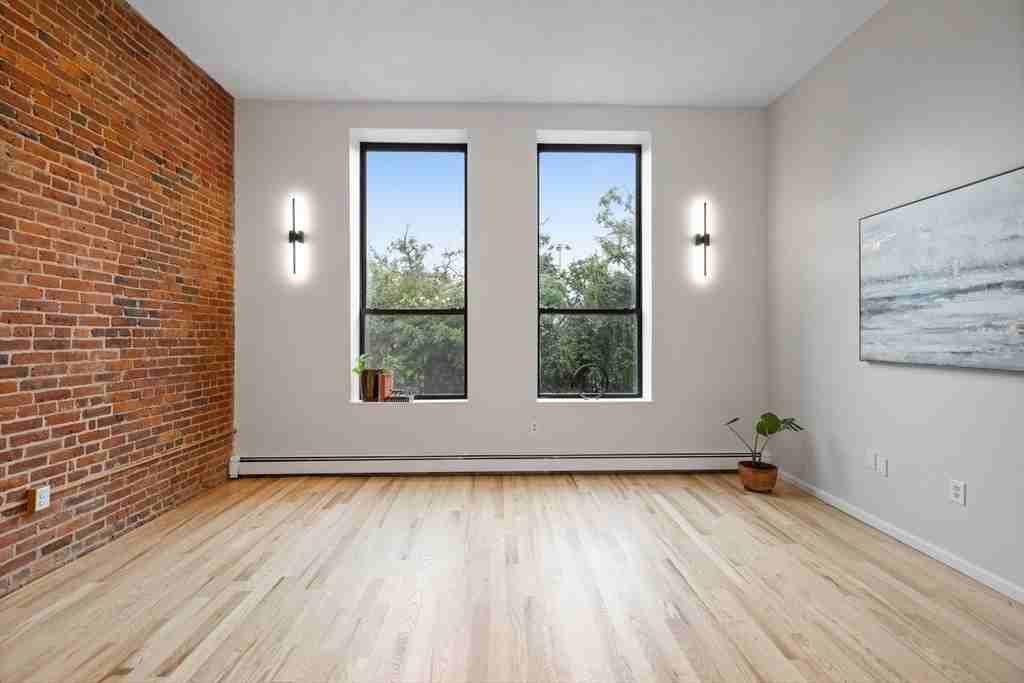 141 Savin Hill Ave - Photo 6 of 12