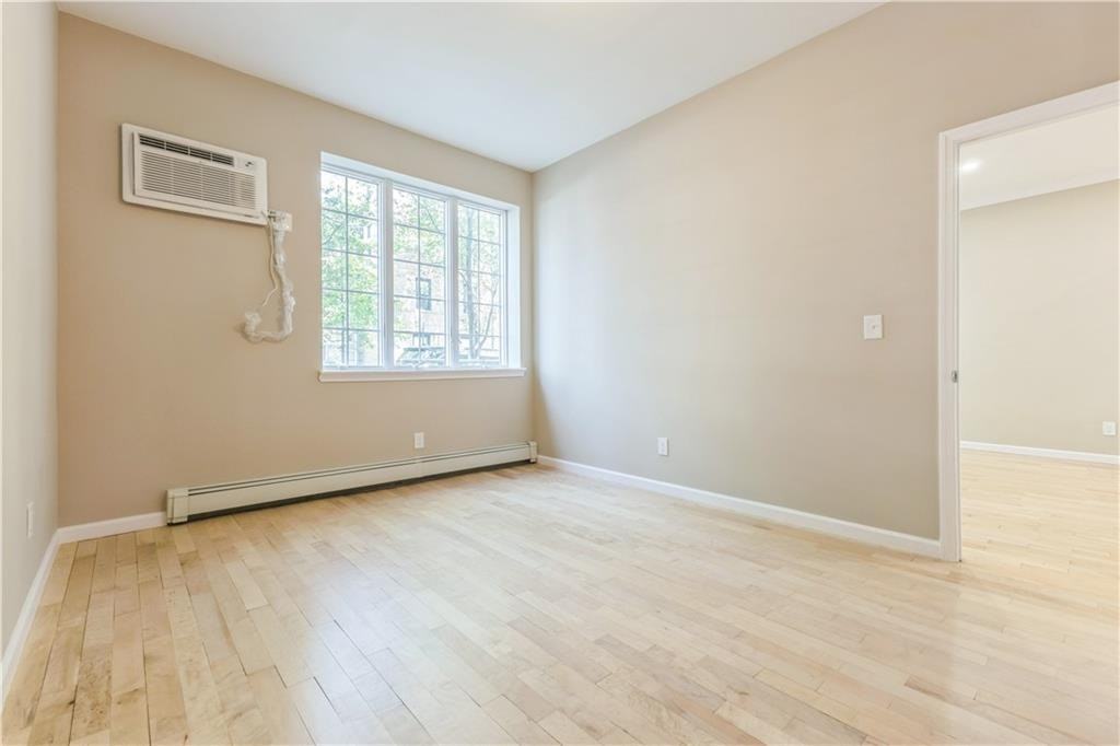 1570 W 10th St - Photo 6 of 13