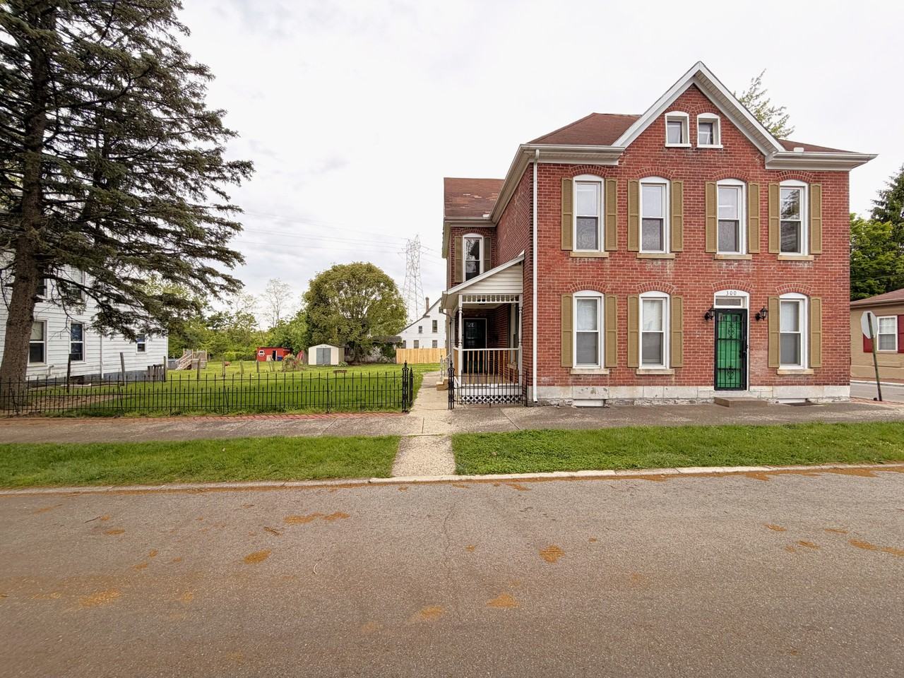300 S 3rd St