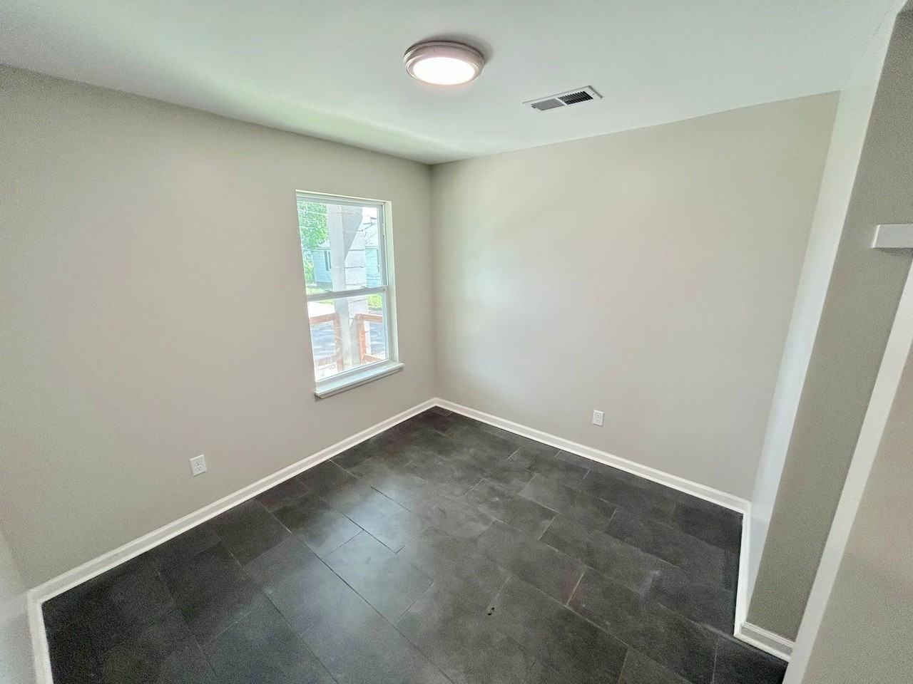 2967 Forest Ave - Photo 4 of 13
