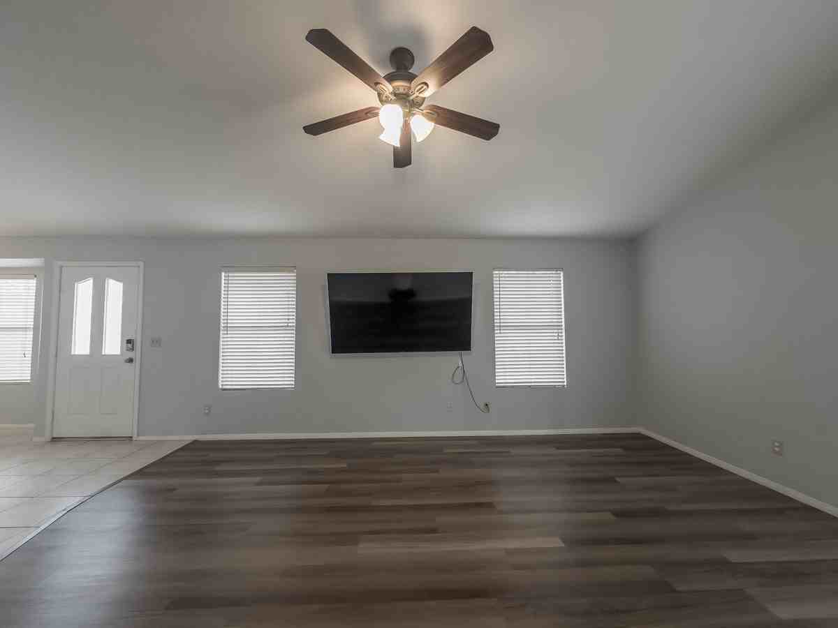 7533 W Wescott Dr - Photo 5 of 28