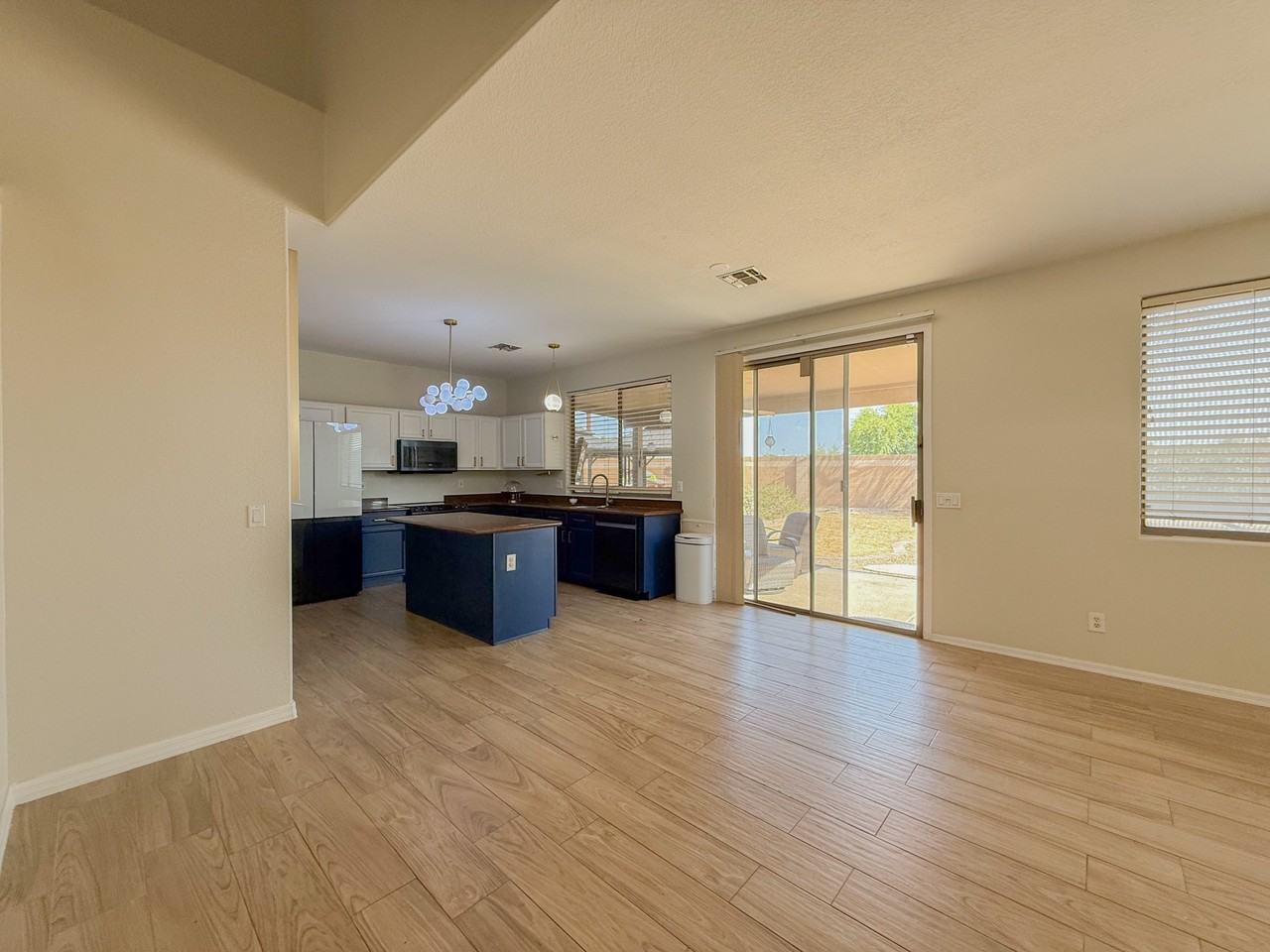 14385 W Verde Ln - Photo 6 of 36