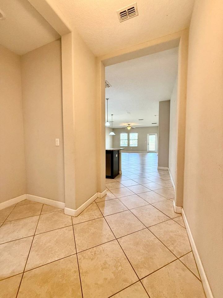 12311 Ballentrae Forest Dr - Photo 3 of 35