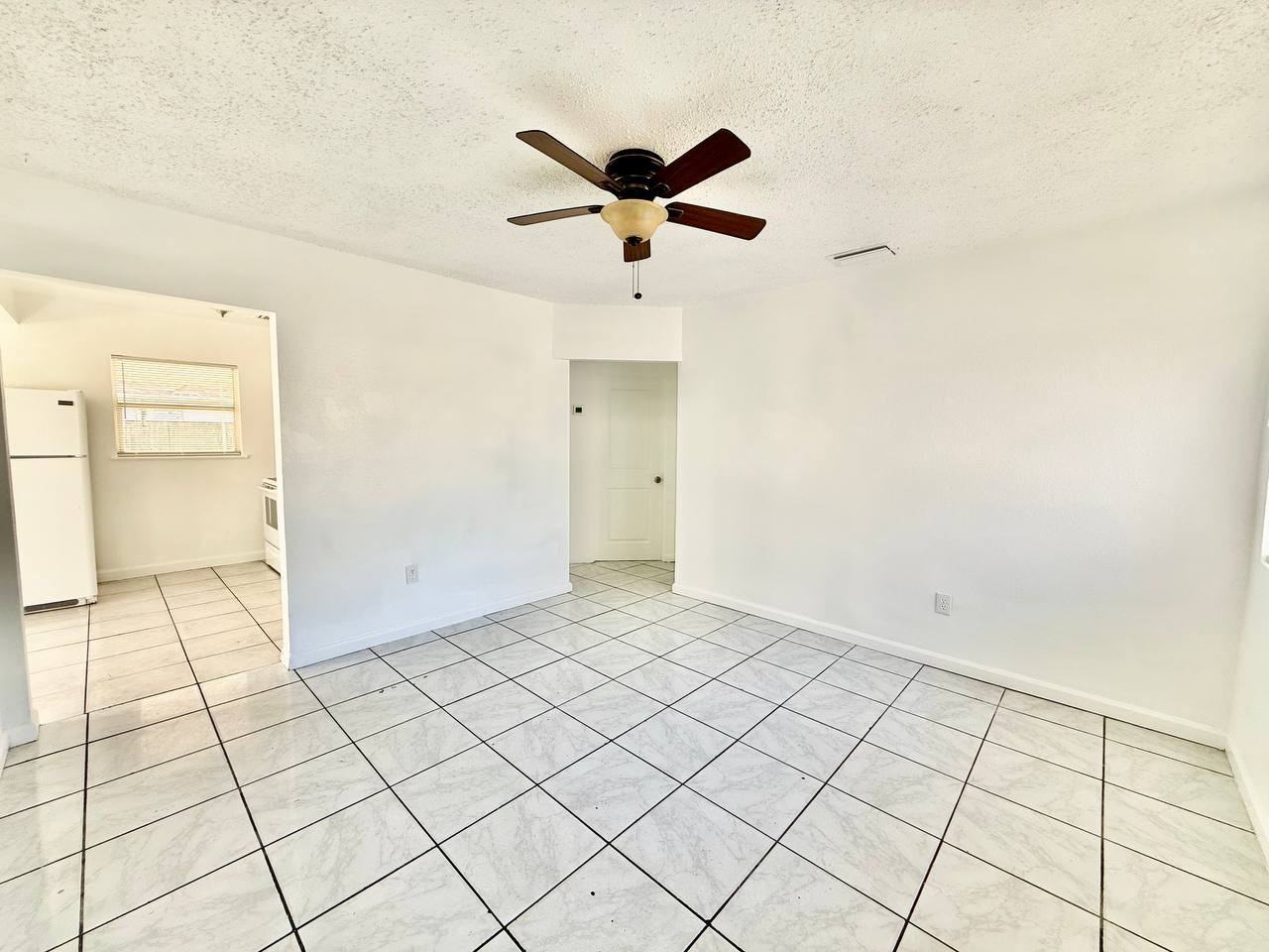 1607 E Maple Ave - Photo 2 of 25